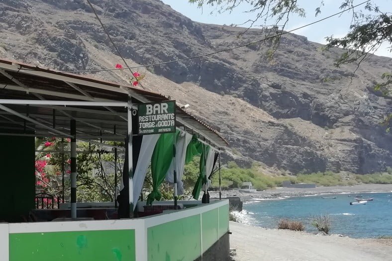 restaurant santo antao, un restaurant au bord de l'eau à tarrafal de Monte Trigo