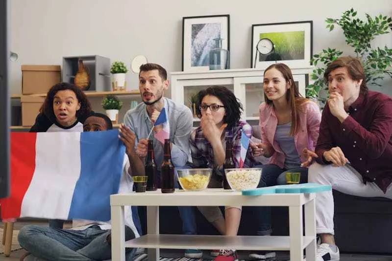 francais a santo antao, toute une équipe de jeunes francais avec un drapeau