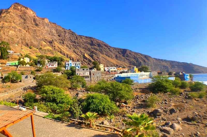 monte-trigo-santo-antao monte trigo santo antao, une vue en gros plan d'une baie dans ce secteur.