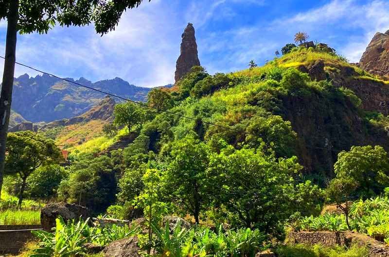 xoxo-santo-antao xoxo santo antao, une vue en gros plan de ce pic gravitant à XoXo