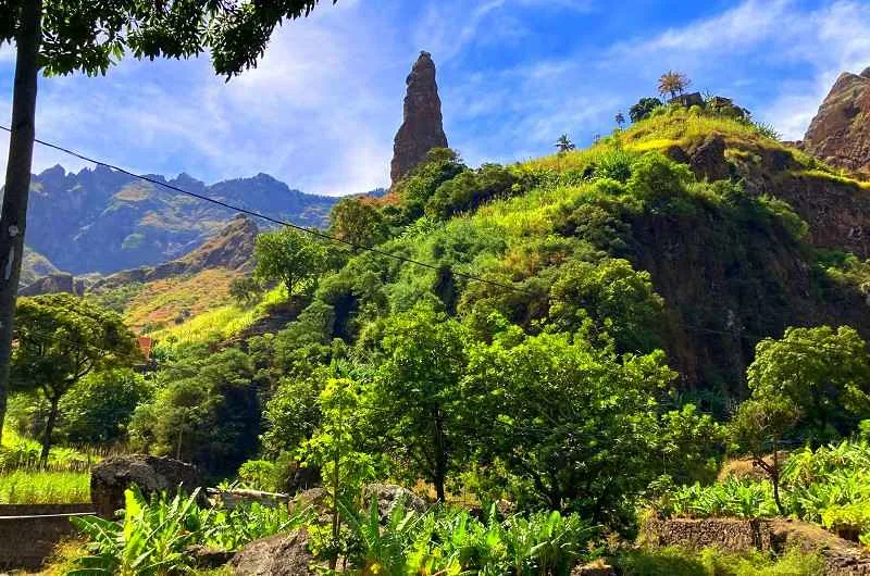 xoxo santo antao, une vue en gros plan de ce pic gravitant à XoXo